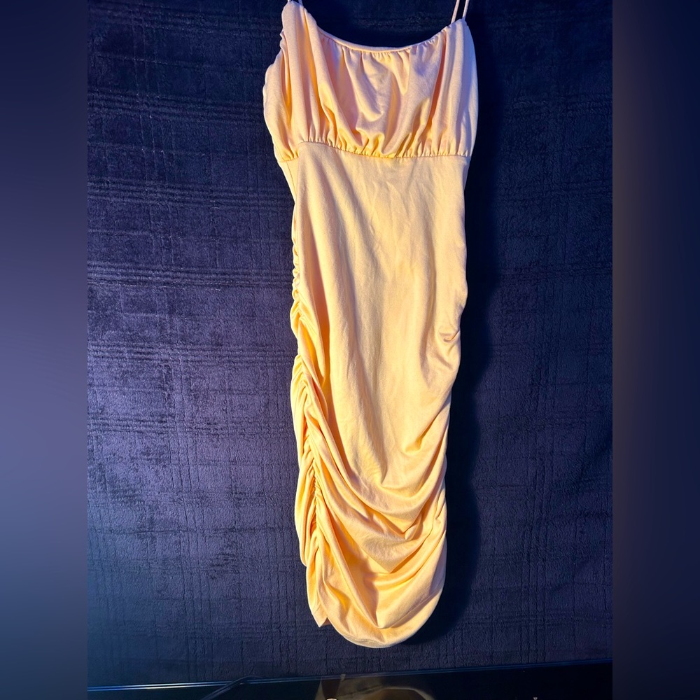 It’s a cute body fitting dress with side scrunches